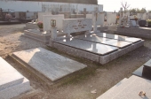 Comprou sepultura mas terreno já estava ocupado por vizinho